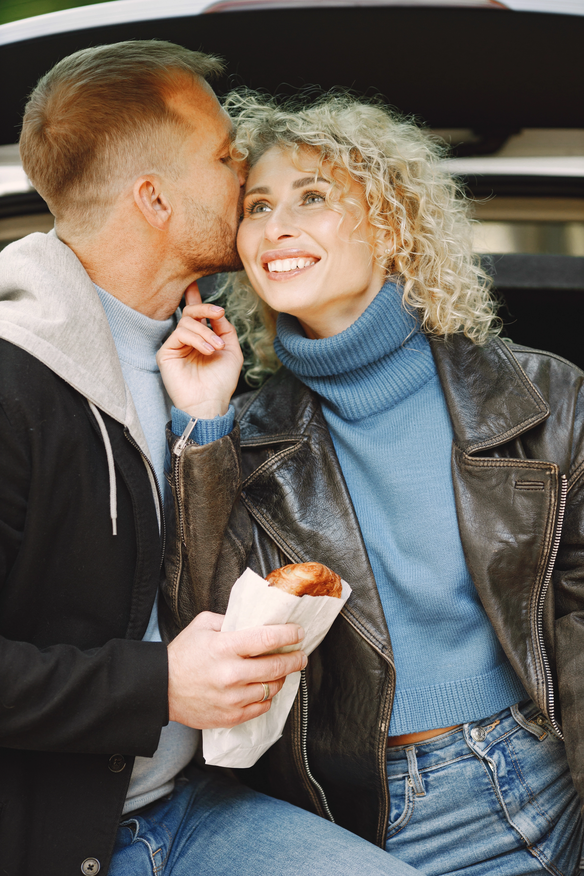 blonde-curly-woman-man-sitting-trunk-car-autumn-forest-hugging