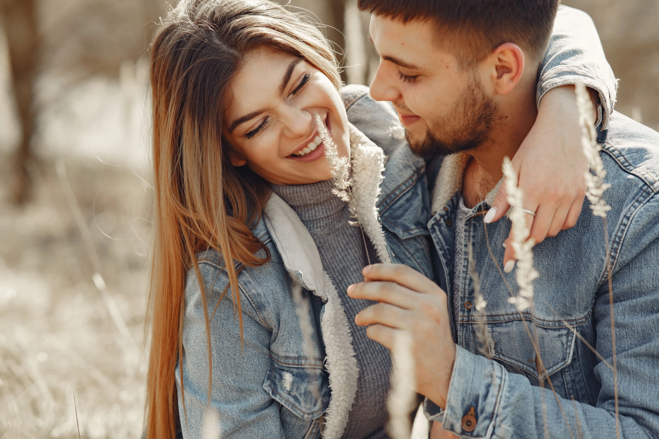 cute-couple-jeans-clothes-spring-field