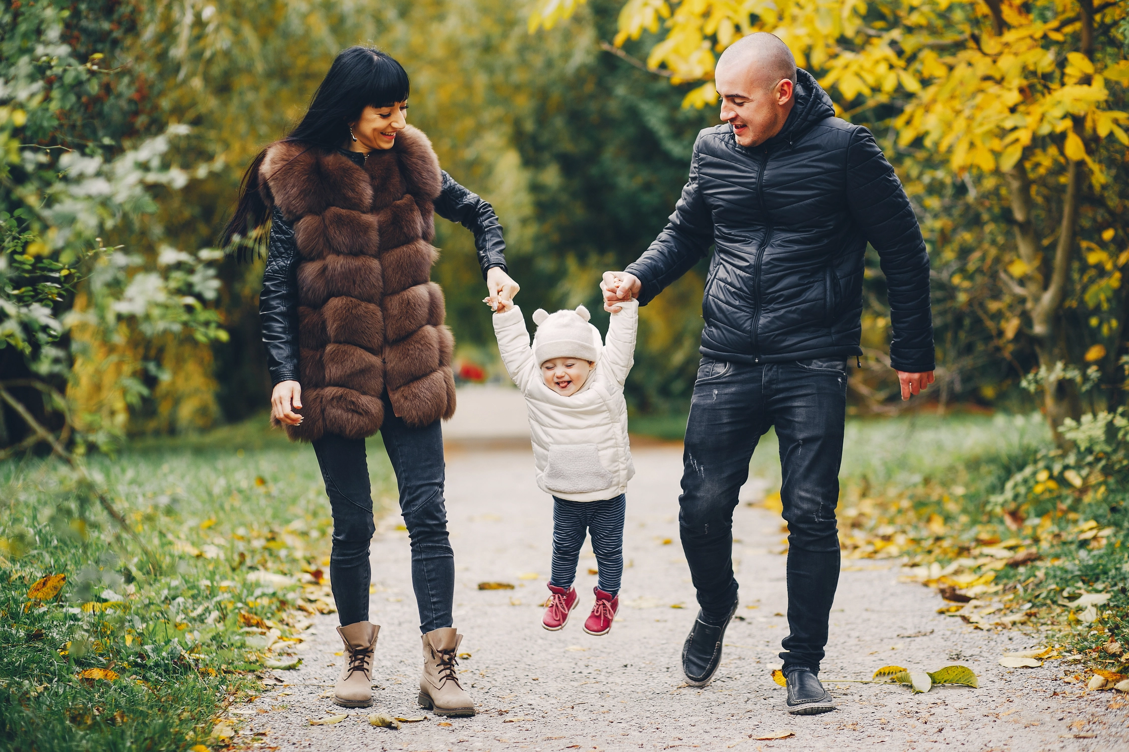 family-autumn-park