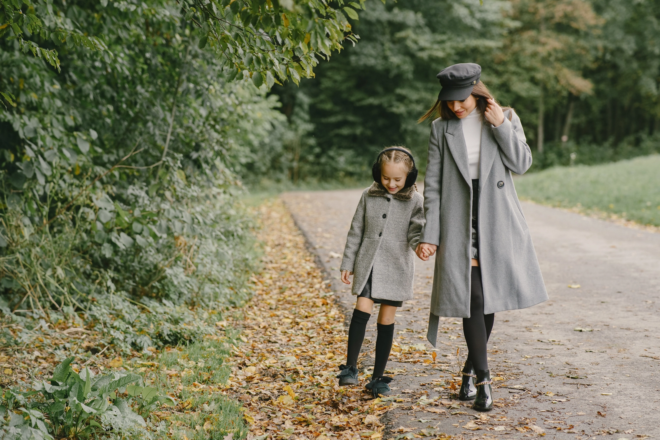 fashionable-mother-with-daughter-people-walks-outside-woman-gray-coat
