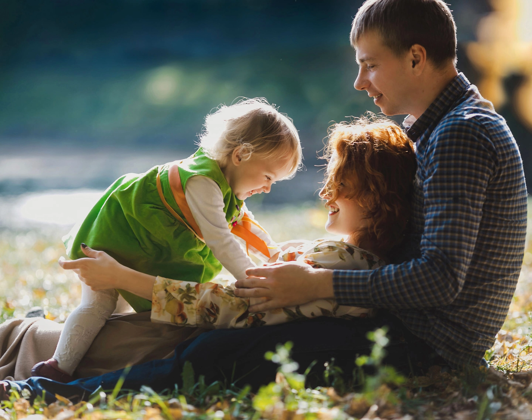 father-mother-daughter-lie-grass