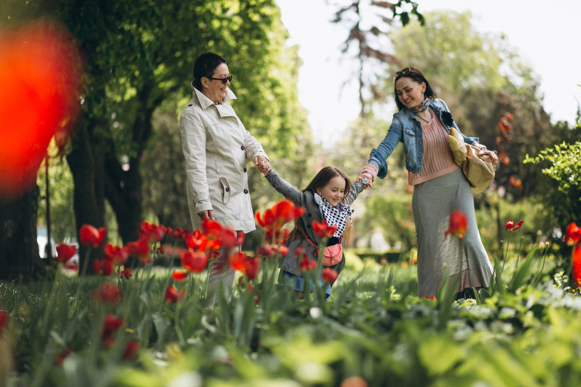 grandmother-mother-daughter-park