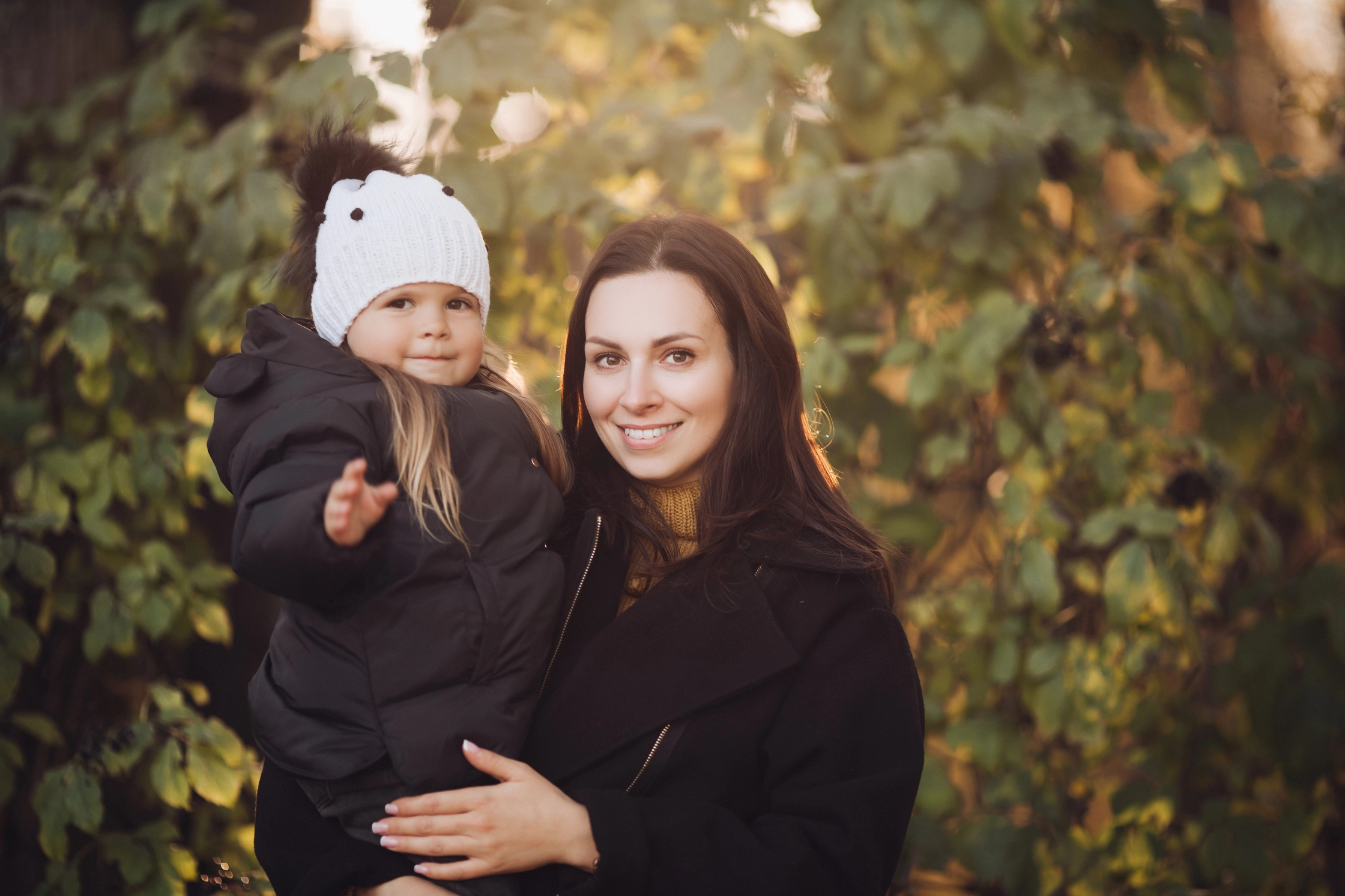 portrait-smiling-beautiful-mother-with-her-cute-little-daughter-sitting-autumn-park-parenthood-concept