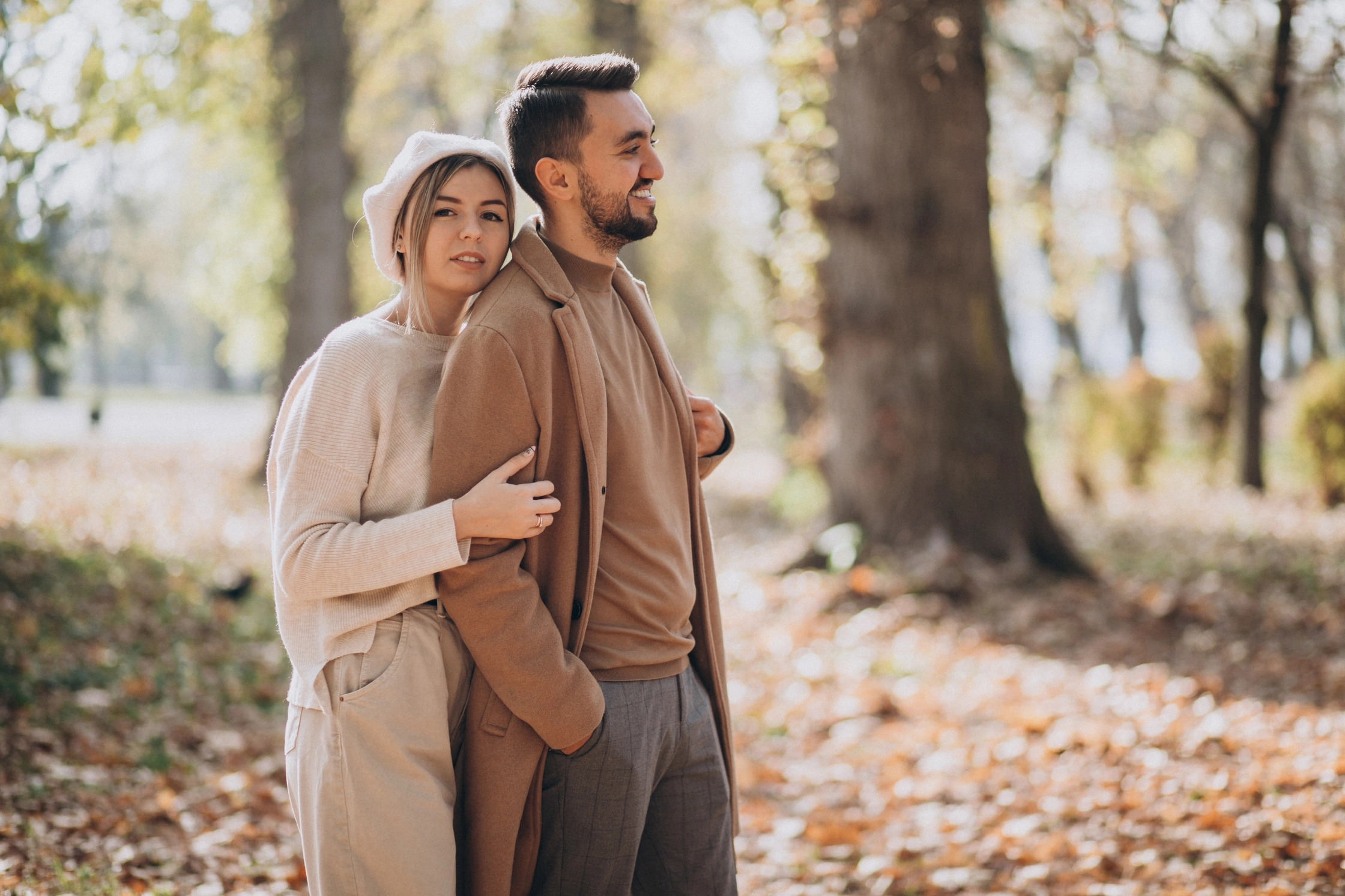 young-couple-together-autumn-park (1)