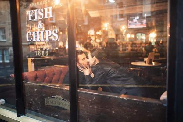 Romantic photoshoot for couples photo 3